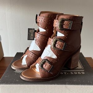 Dingo Women's Tan Buckle Heeled Boots